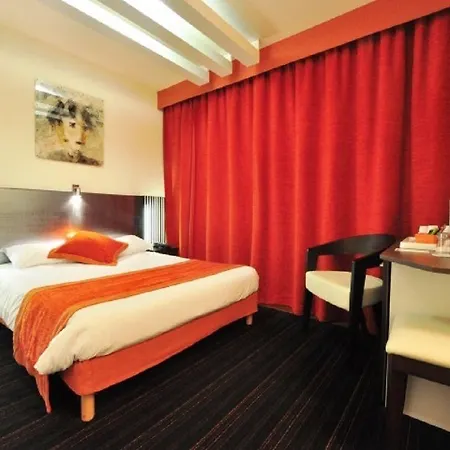 Europole Hotel 3*